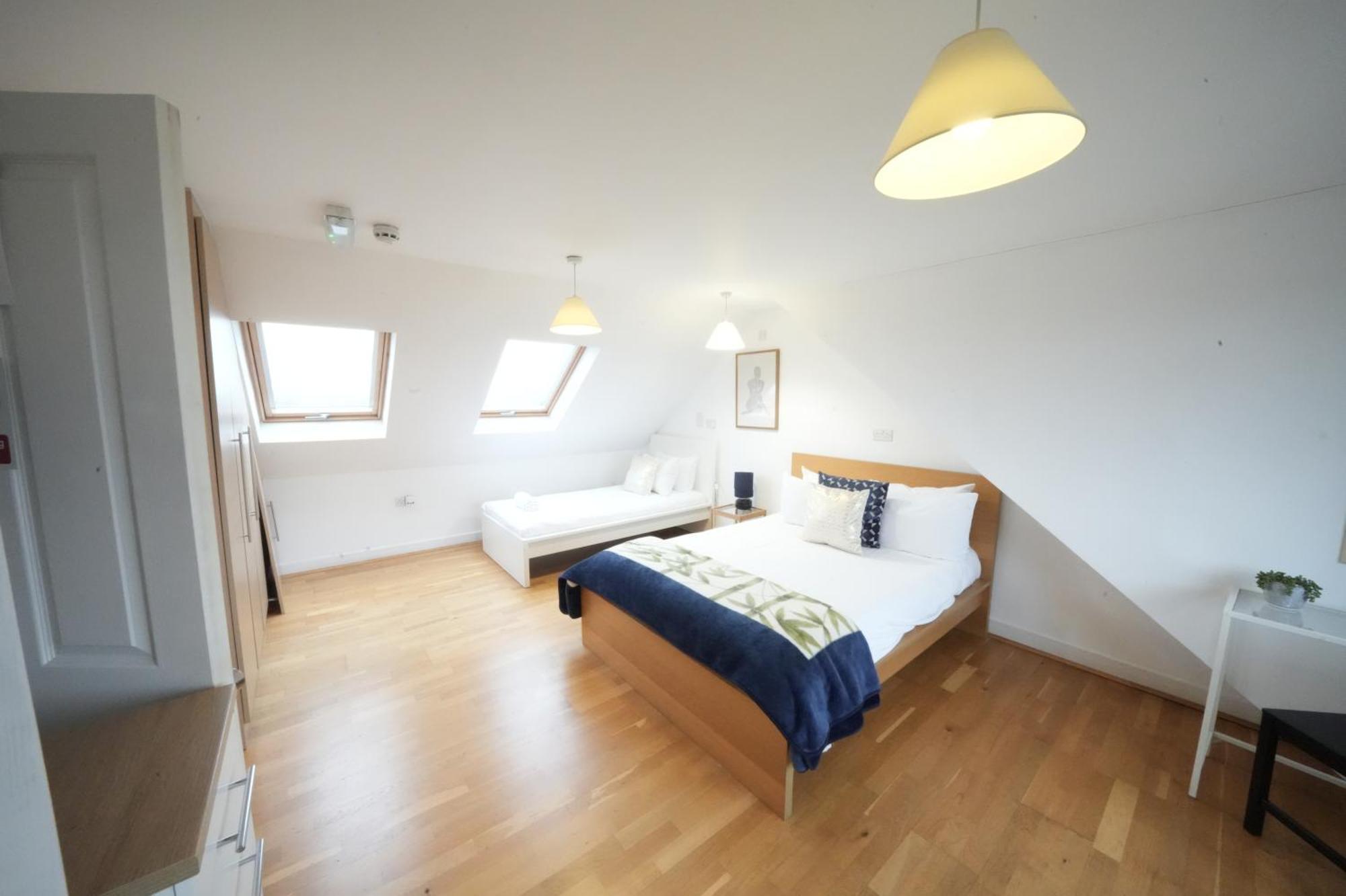The Great Airport Place-Private Bedrooms With Private Bathroom-1 Bus To Heathrow Airport-5 Minutes By Car- Helpful Advice From Our Team Harmondsworth Exterior foto