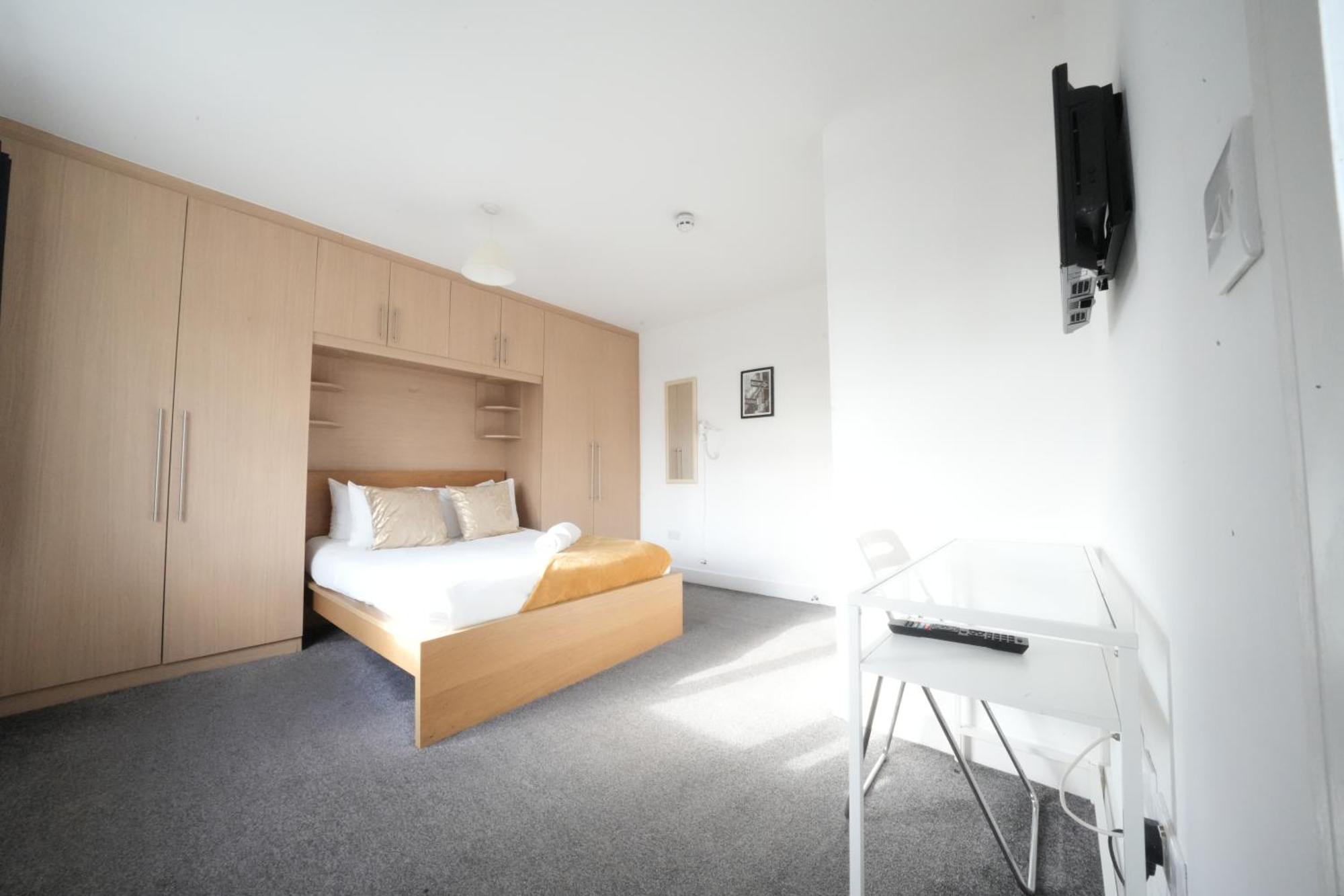 The Great Airport Place-Private Bedrooms With Private Bathroom-1 Bus To Heathrow Airport-5 Minutes By Car- Helpful Advice From Our Team Harmondsworth Exterior foto