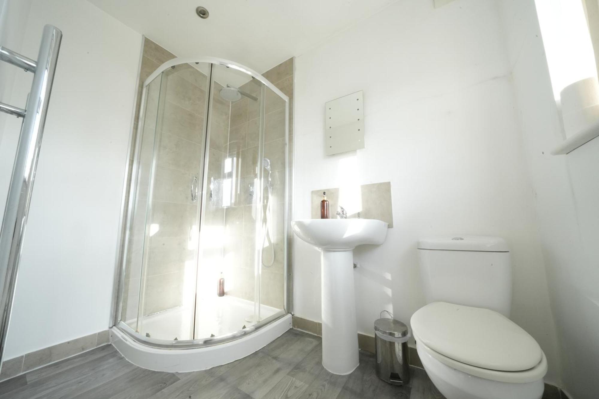 The Great Airport Place-Private Bedrooms With Private Bathroom-1 Bus To Heathrow Airport-5 Minutes By Car- Helpful Advice From Our Team Harmondsworth Exterior foto