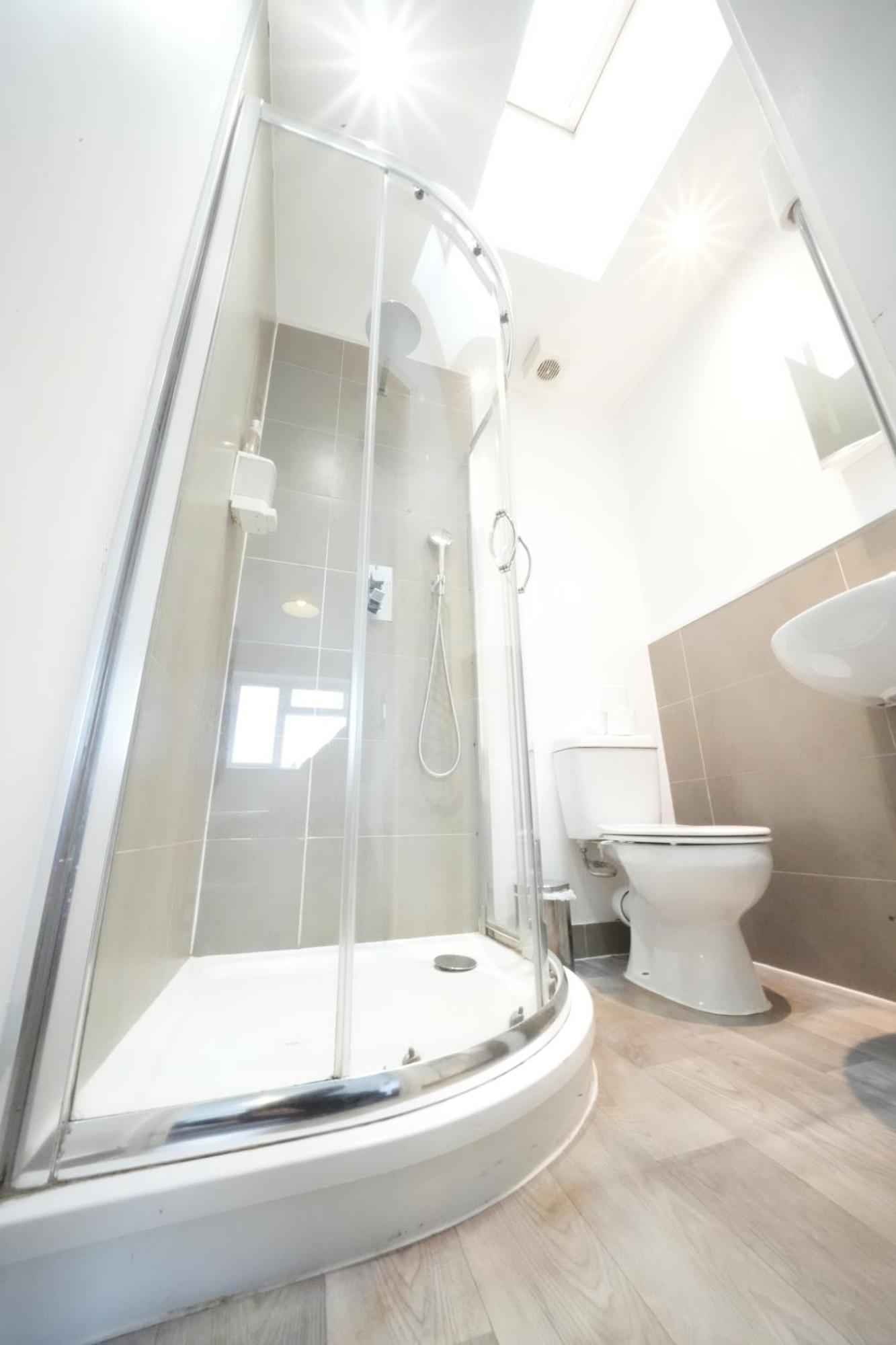 The Great Airport Place-Private Bedrooms With Private Bathroom-1 Bus To Heathrow Airport-5 Minutes By Car- Helpful Advice From Our Team Harmondsworth Exterior foto